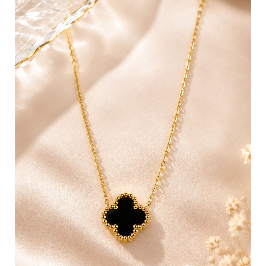 Collier trèfle noir, collier doré femme, bijou fantaisie, pendentif trèfle, collier élégant, collier tendance, bijou femme, cade